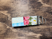 Load image into Gallery viewer, Red Rose Patchwork Fabric Wristlet
