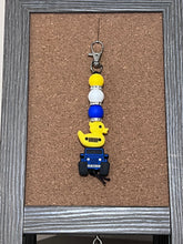 Load image into Gallery viewer, Jeep beaded key chain
