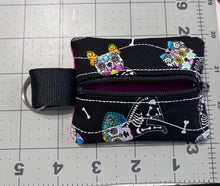 Load image into Gallery viewer, Animal skull zipper pouch
