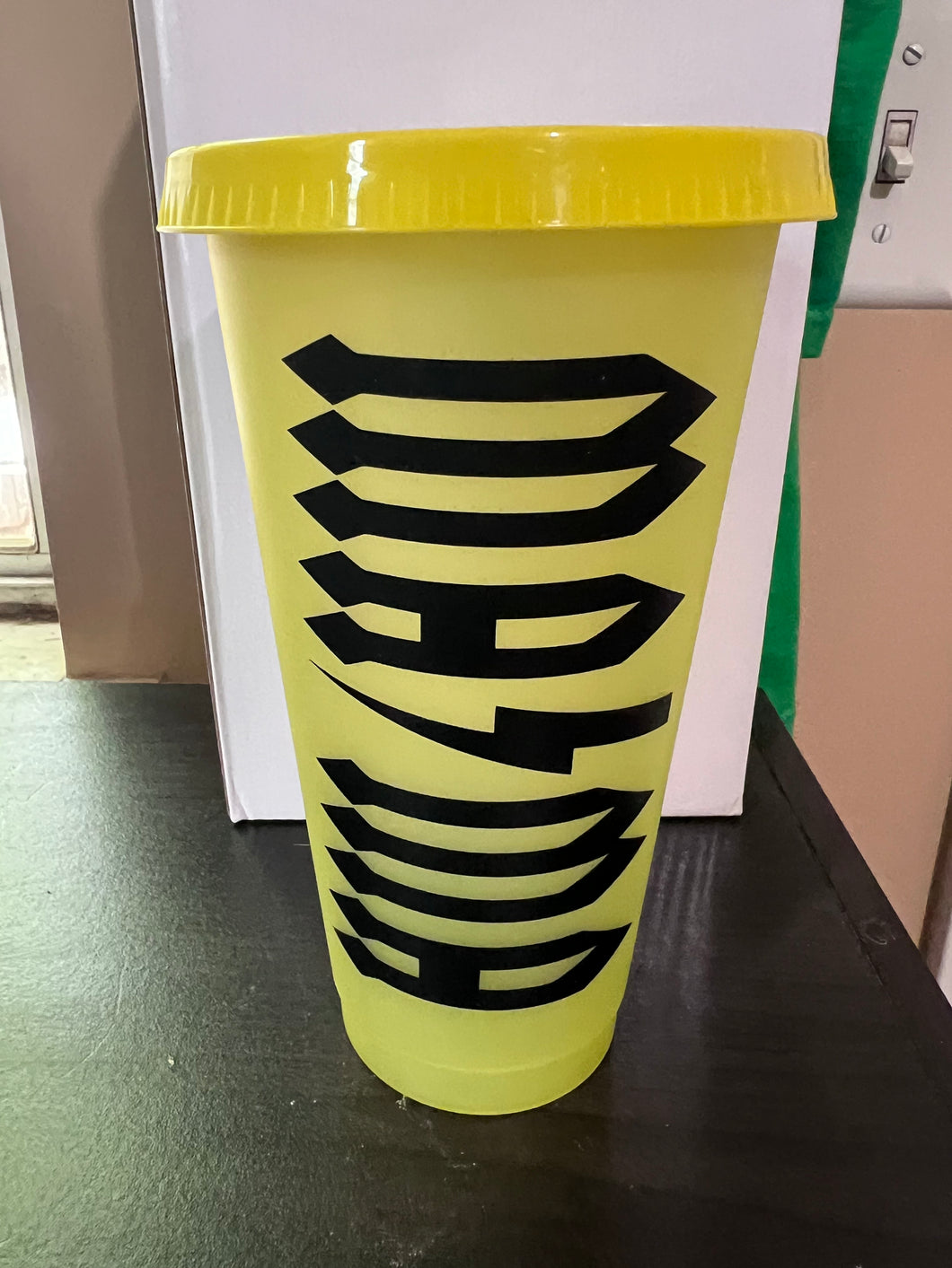 Mama lightning bolt plastic tumbler