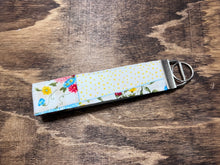 Load image into Gallery viewer, Red Rose Patchwork Fabric Wristlet
