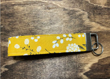 Load image into Gallery viewer, Cottonwood Mustard Floral Key Chain Key Fob
